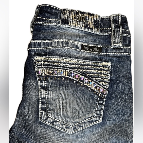 Miss Me Booty Bling Jeans Size 27 – Rhinestone Pockets, Low Rise, Y2K Vibes 💎 - Picture 5 of 10